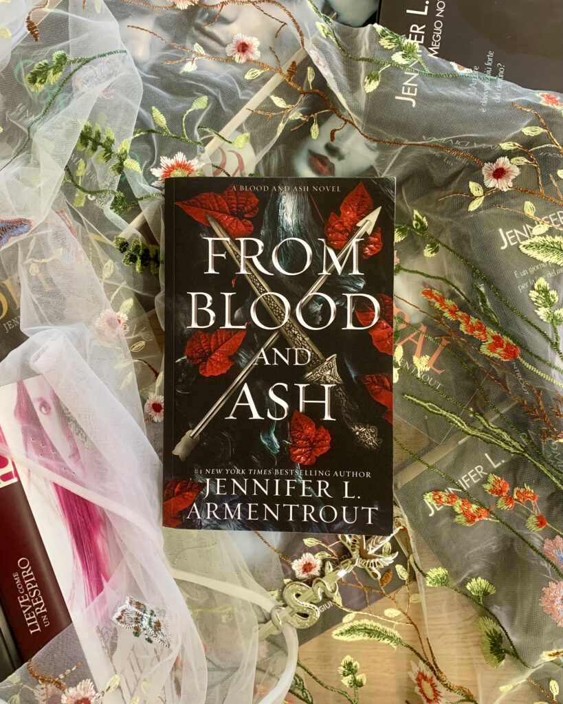 Sangue e cenere, J.L. Armentrout, fantasy, from blood and ash, recensione negativa, serie fantasy, poppy, Hawke, lux, covenant, storia d'amore, tradimento, vampiri, lupi mannari